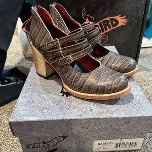 FREEBIRD Shoes size 8 Stone Croco